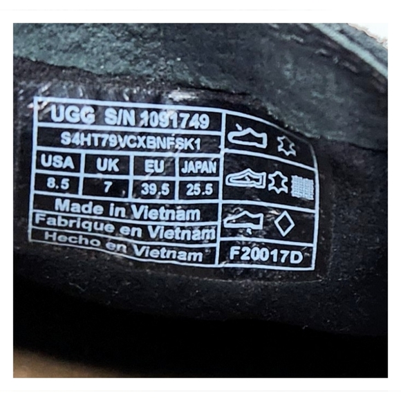 UGG Adley slip on Black Perforated slip on Sneakers - Picture 8 of 8